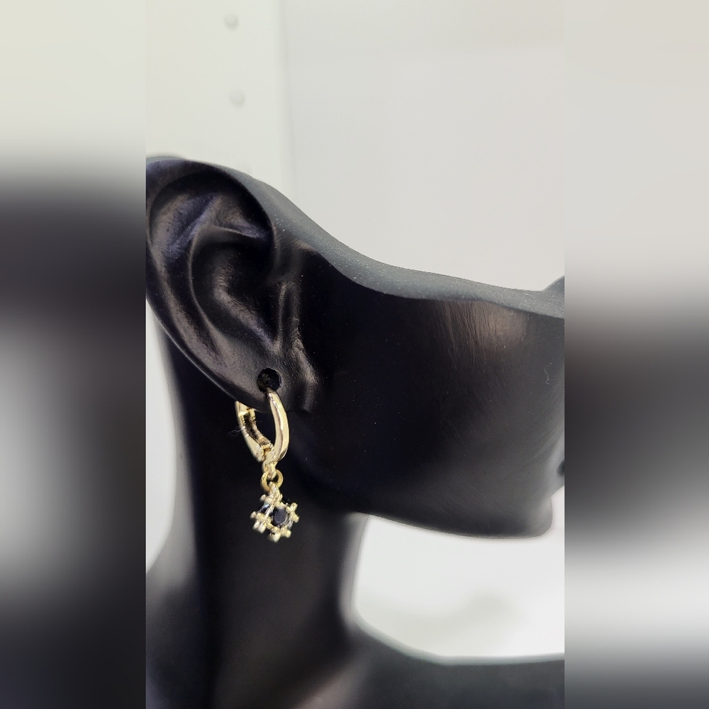 Xuping Gold and Black Dainty Earrings with Sparkling Accents